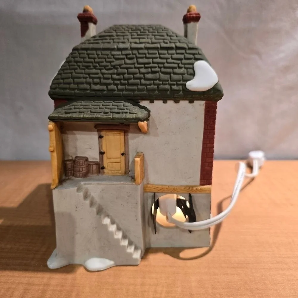 Department 56 FEZZIWIG'S‎ WAREHOUSE Heritage Dickens' Village Series Retired